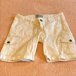 Guess white Cargo Shorts with Textured Fabric